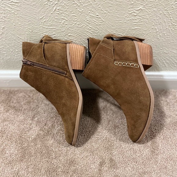 American Eagle Outfitters Womens Suede booties Size 9 - Picture 1 of 6